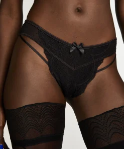 Brazilian Fleur Nyakim<Hunkemöller Hot