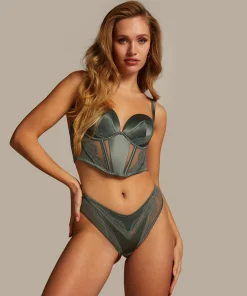 Brazilian Nicole<Hunkemöller Hot